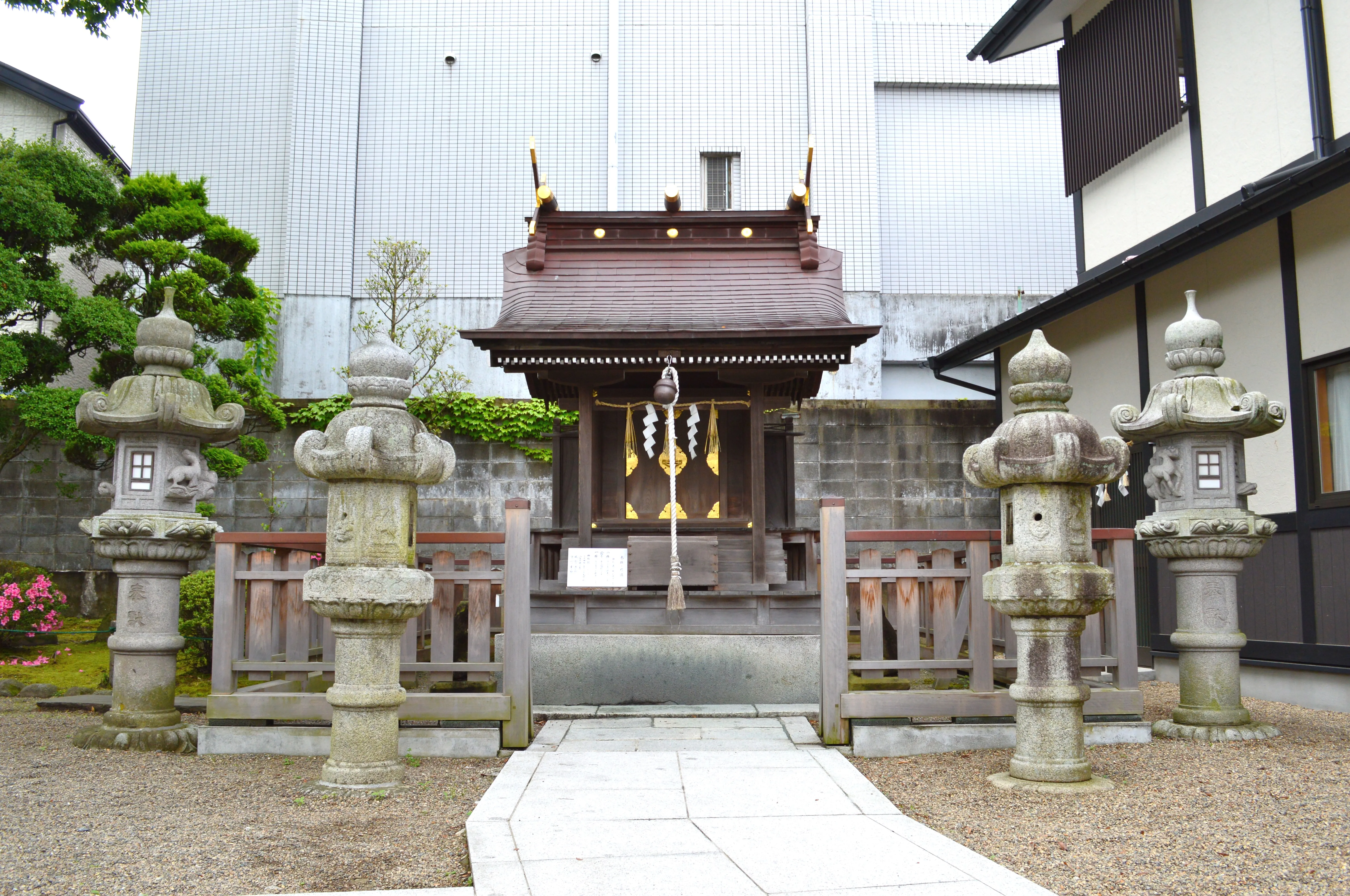 御釜神社の写真 2